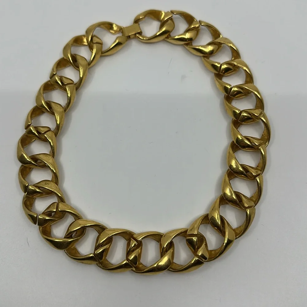 Heavy goldtone statement link necklace - Picture 6 of 10